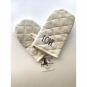 New RAE DUNN 🔥LOVE🔥 Oven Mitt Set!